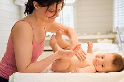 cách-sử-dụng-dầu-tràm-Huế-cho-trẻ-em