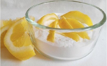 tẩy-trang-với-nước-chanh-sữa-gạo